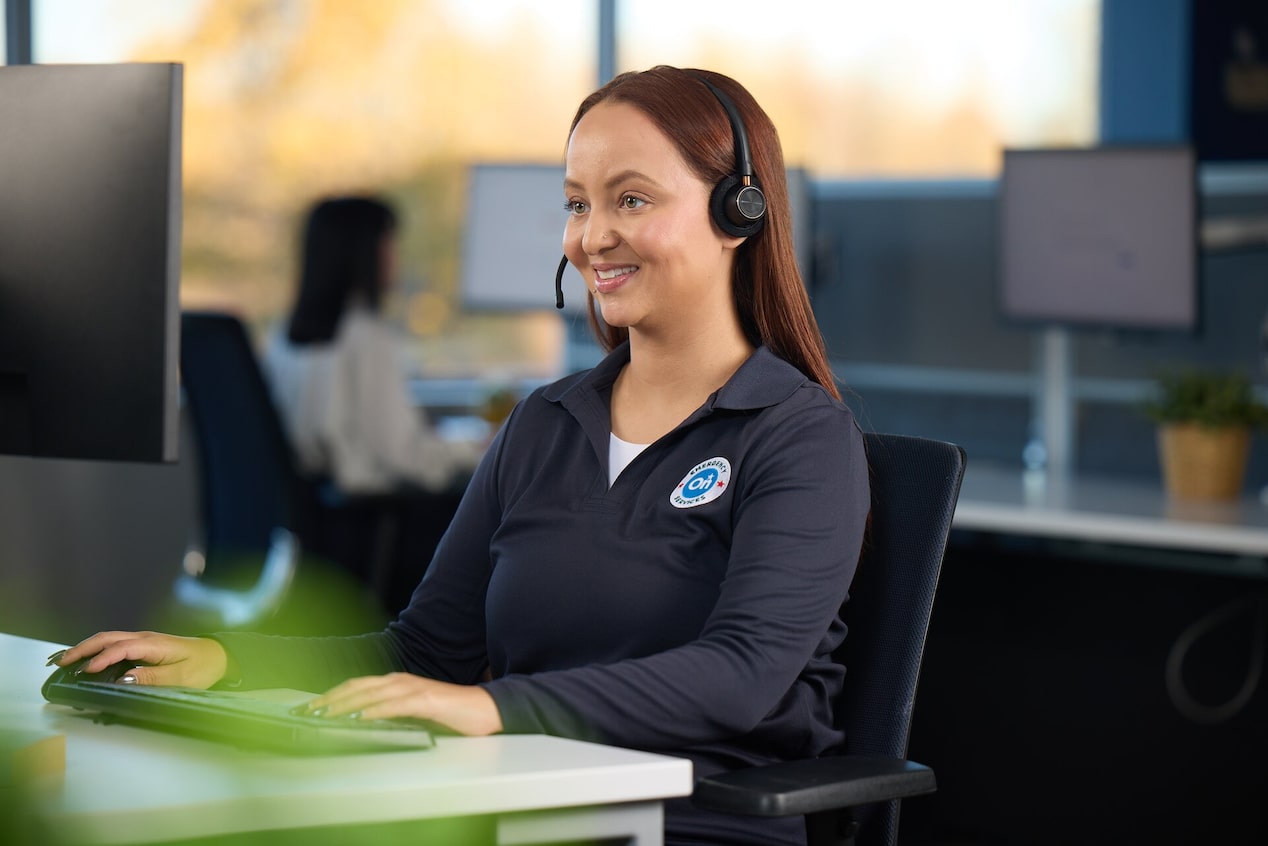 OnStar Advisor at her computer smiling